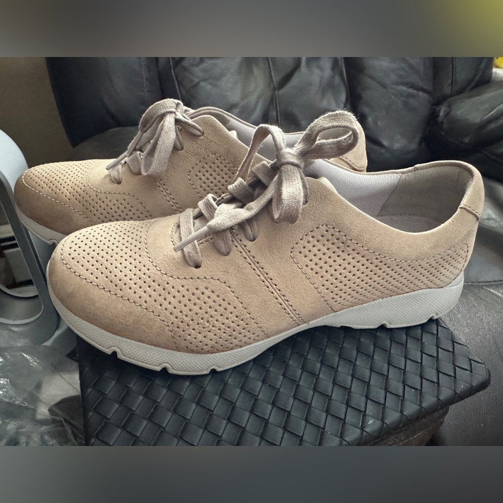 Dansko Women's Alissa Sneaker Taupe Milled Nubuck size 37 - 6.5-7 US